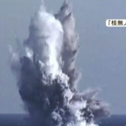 【TBS】北朝鮮、放射能津波を起こす秘密兵器「津波」の実験…50m級津波が米空母直撃か