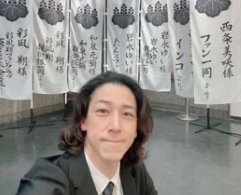 【狂言師】和泉元彌、激変した現在のロン毛姿にネット騒然「めちゃくちゃイケメン」「49歳には見えない」 | News Everyday